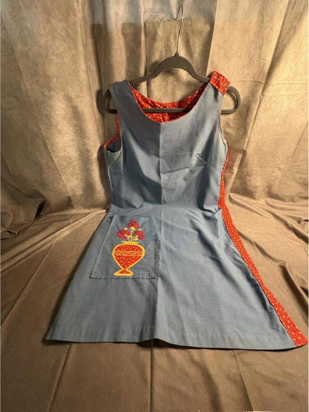 Vintage 70s Embroidered Apron Dress Blue Red Floral Vase Pocket Size Medium USA